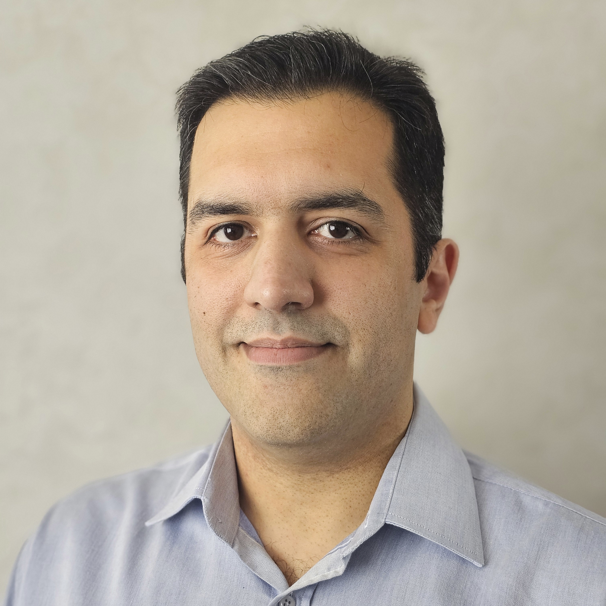 Roozbeh Malmiry - Logiciel métier | site e-com. | IA