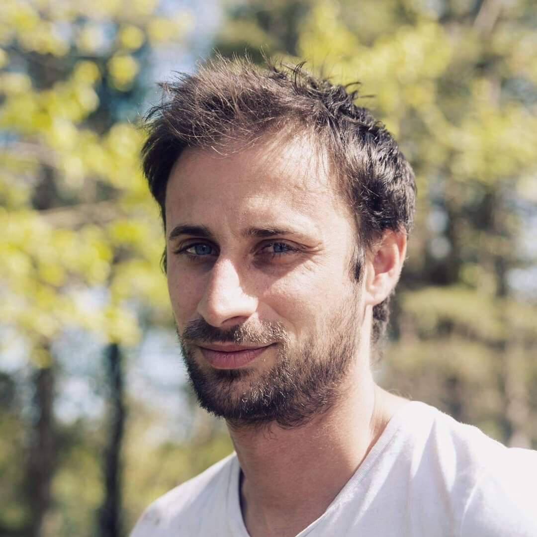 Julien L. - Créateur de contenus uniques | Storyteller B2B