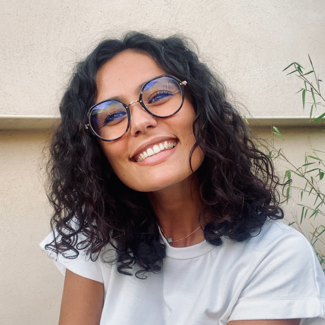 Maëlyss Cerisola - Graphiste | Identité visuelle & Print 👩🏽‍💻
