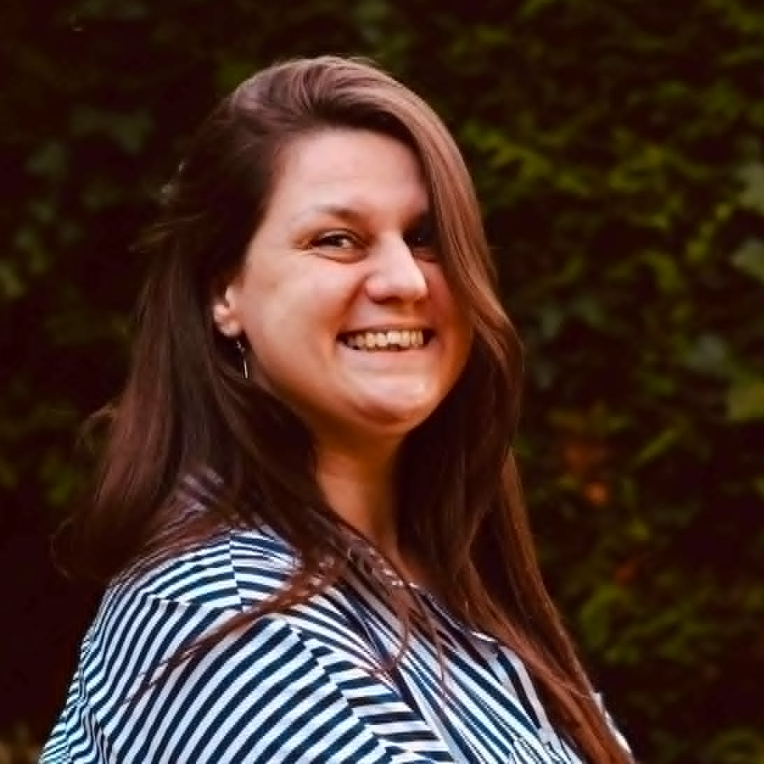 Léna Vadcar - Chargée de contenus éditoriaux • SEO • GEO