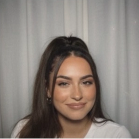 Merve A. - Chargée de Communication et Marketing