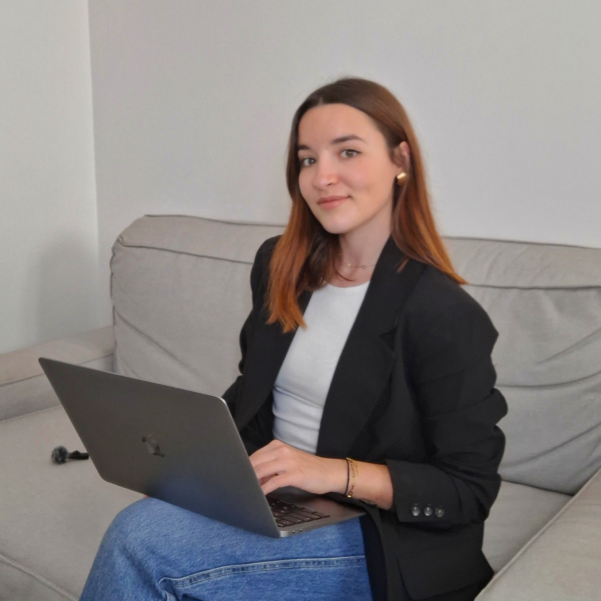 Anaïs Mikrut - Brand & Content Designer