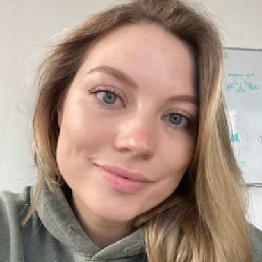 Elena G. - Product Manager | Interviewer | UX Research 