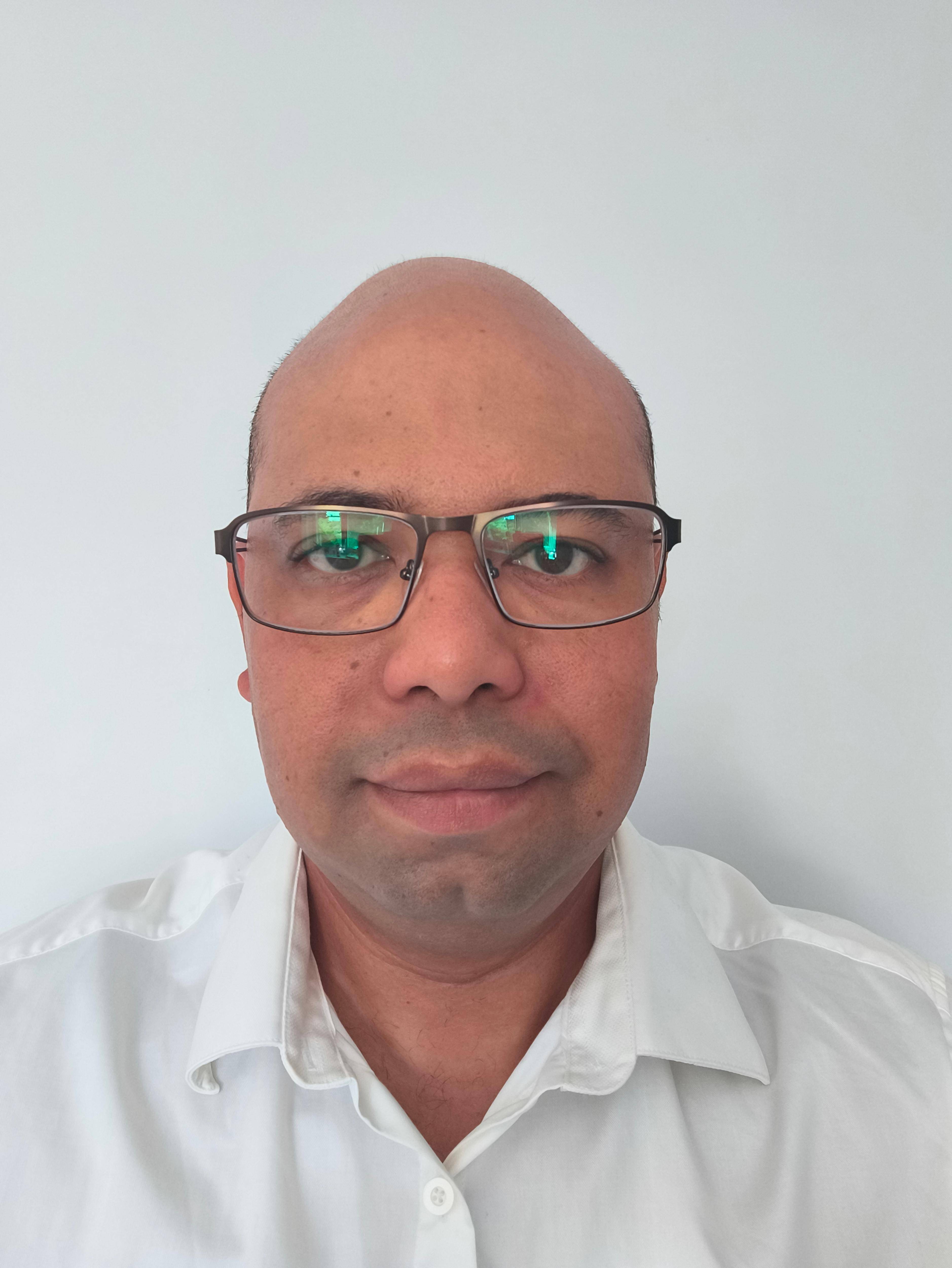 Tonny H. - Assistant administratif & Vérificateur Résultat IA