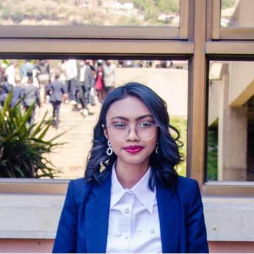 Henintsoa Tsiky Randriantavy - Experte Community Manager & Support Client