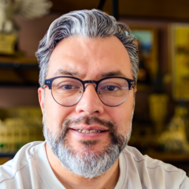 Roberto B. - Expert of Visual & Brand Communication