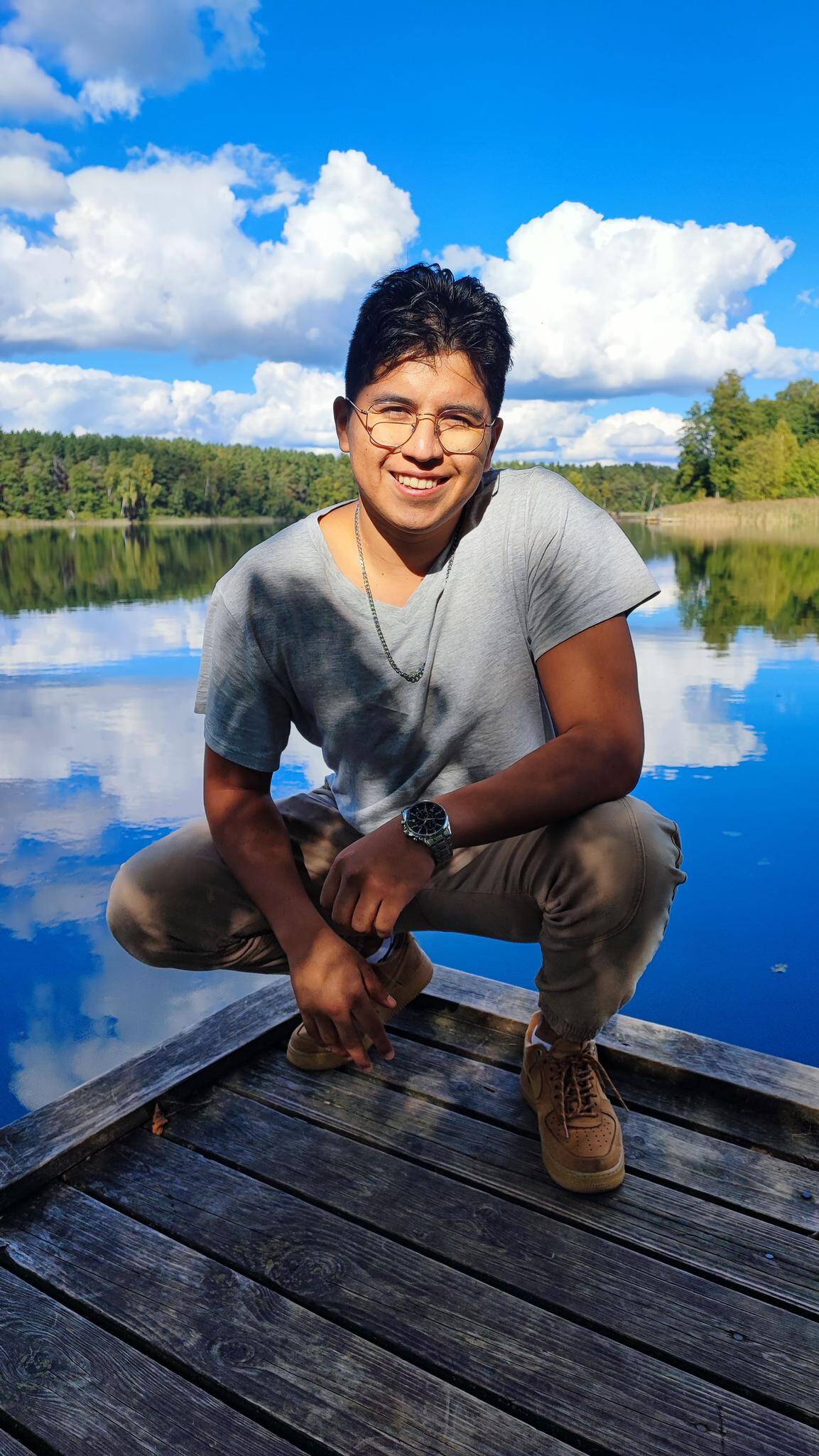 Christopher Zambrano - CTO · Arquitecto de IA/LLM en producción
