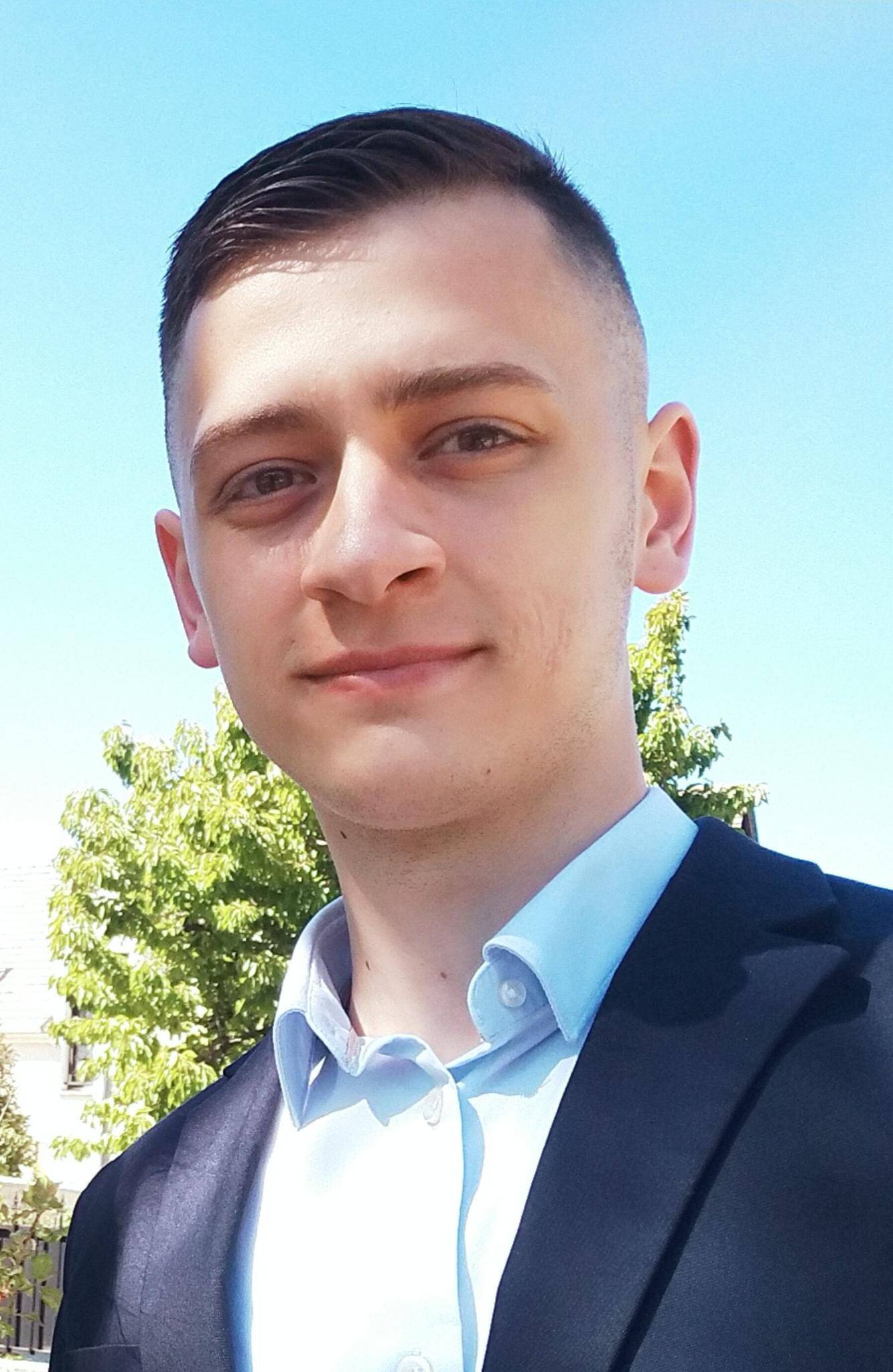 Adrian H. - Business Developer SaaS B2B | Prospection &Closing