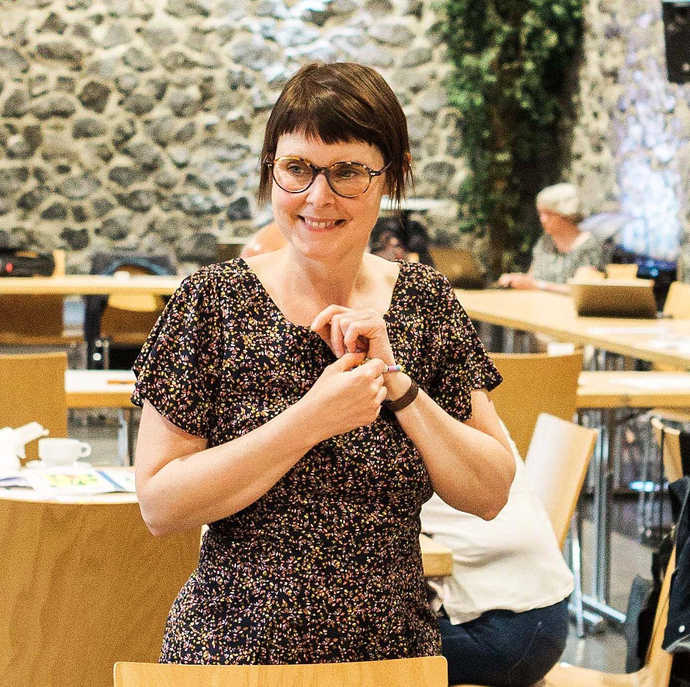 Nadège  - Voix off, relectrice et correctrice narrative