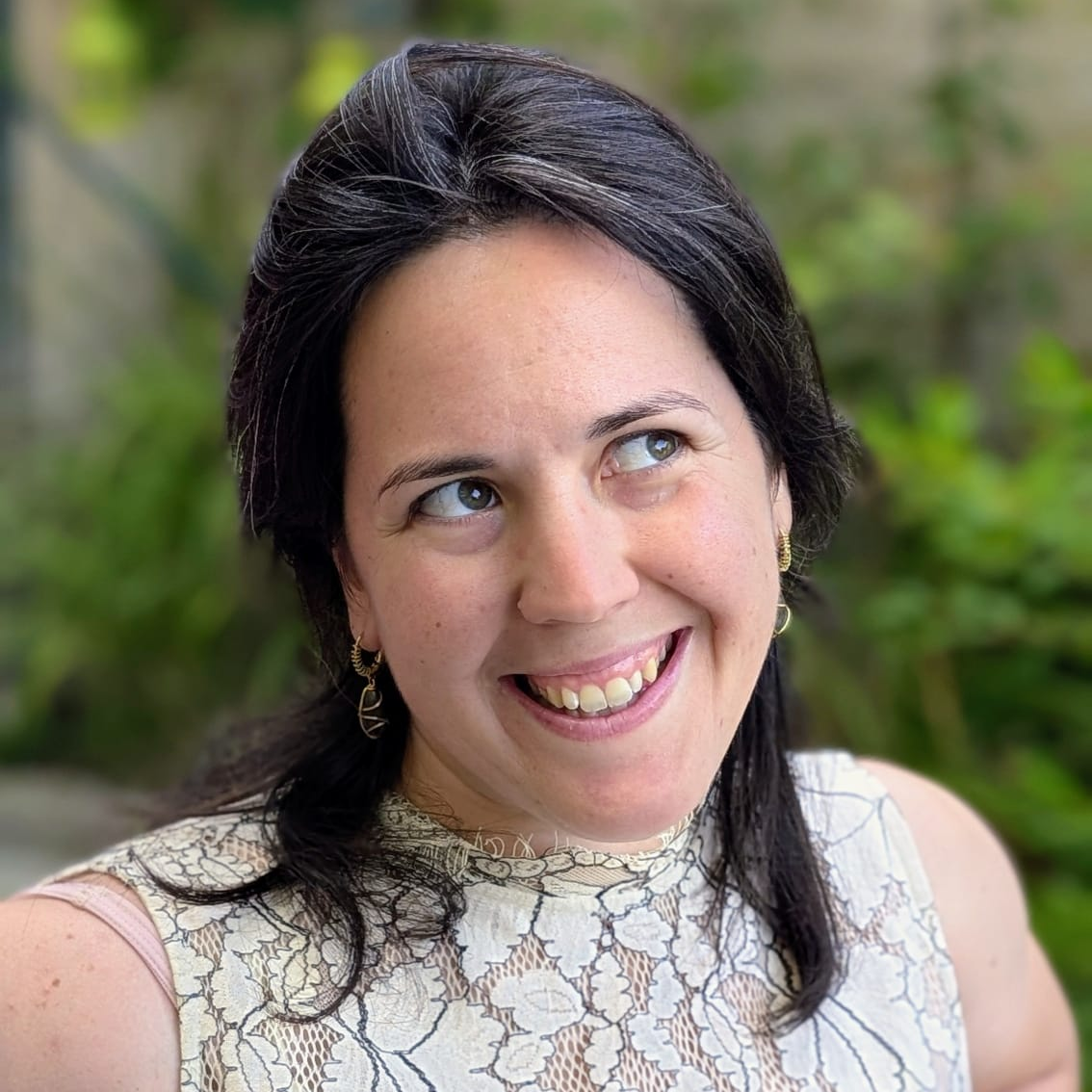 Inès Micheron - Consultante commerciale | Stratégie HubSpot 🚀