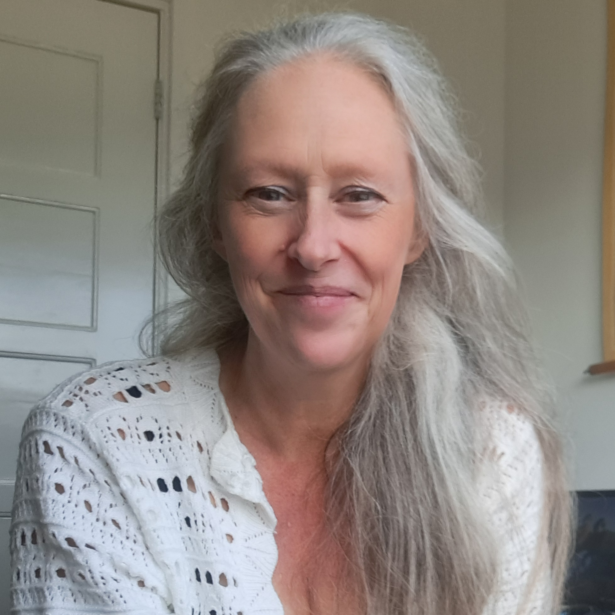 Saskia Hassink - Multilingual Customer Support Specialist