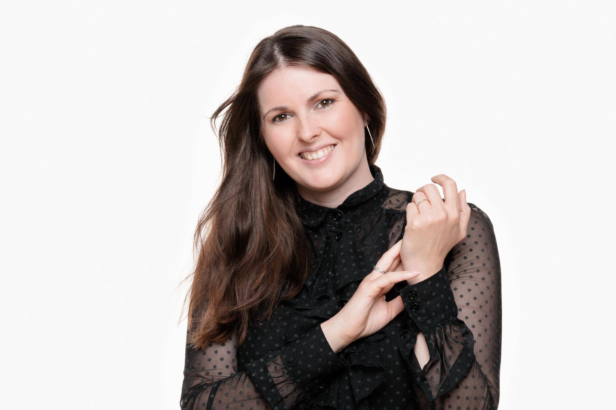 Julie V.
