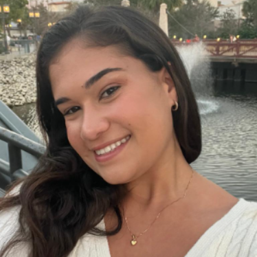 Maria Luiza  - Trilingual language tutor & translator
