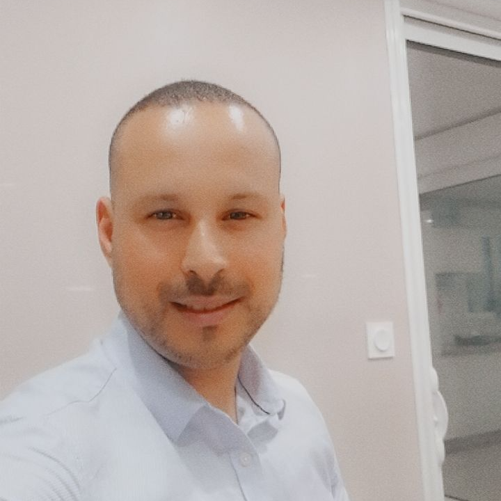 Fouad Mkademi - Prospecteur btob  auprès de décideurs 