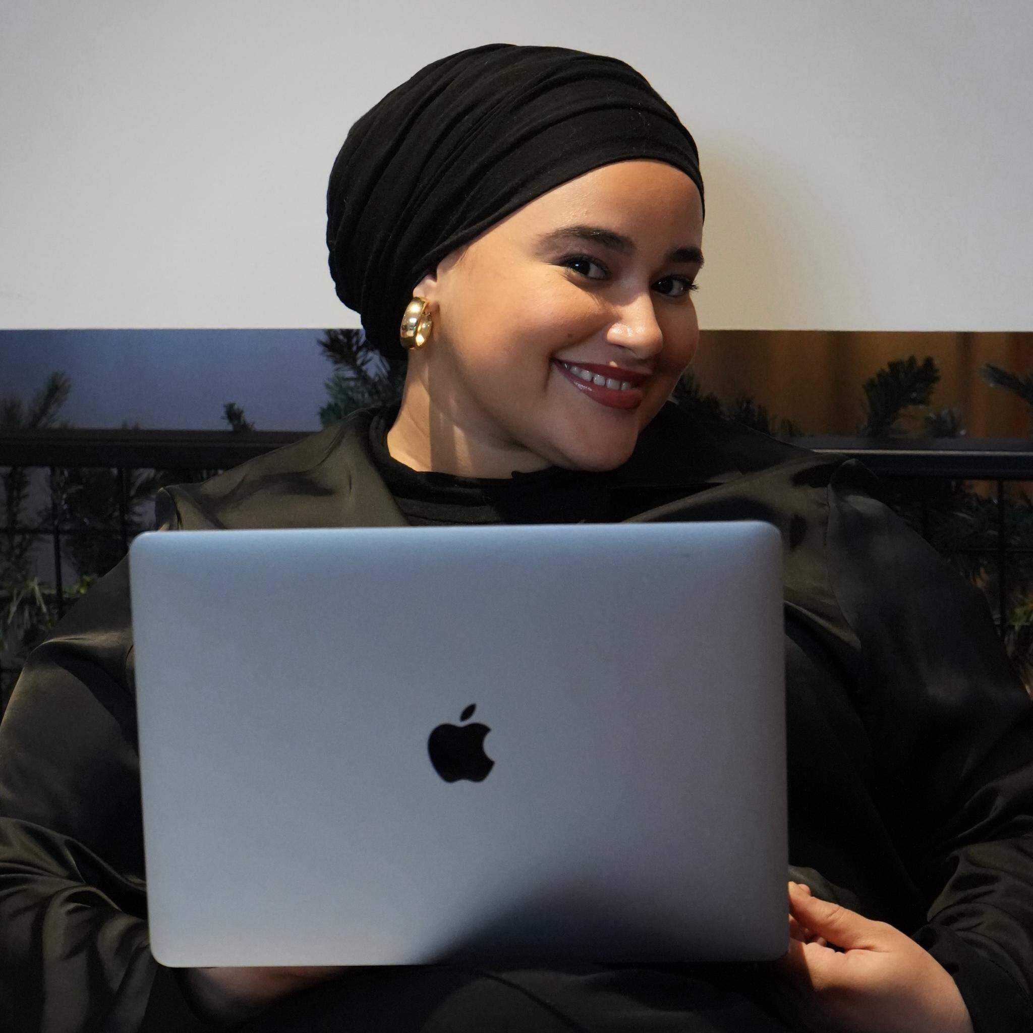 Sirine J. - Agence de communication / Graphiste / UGC