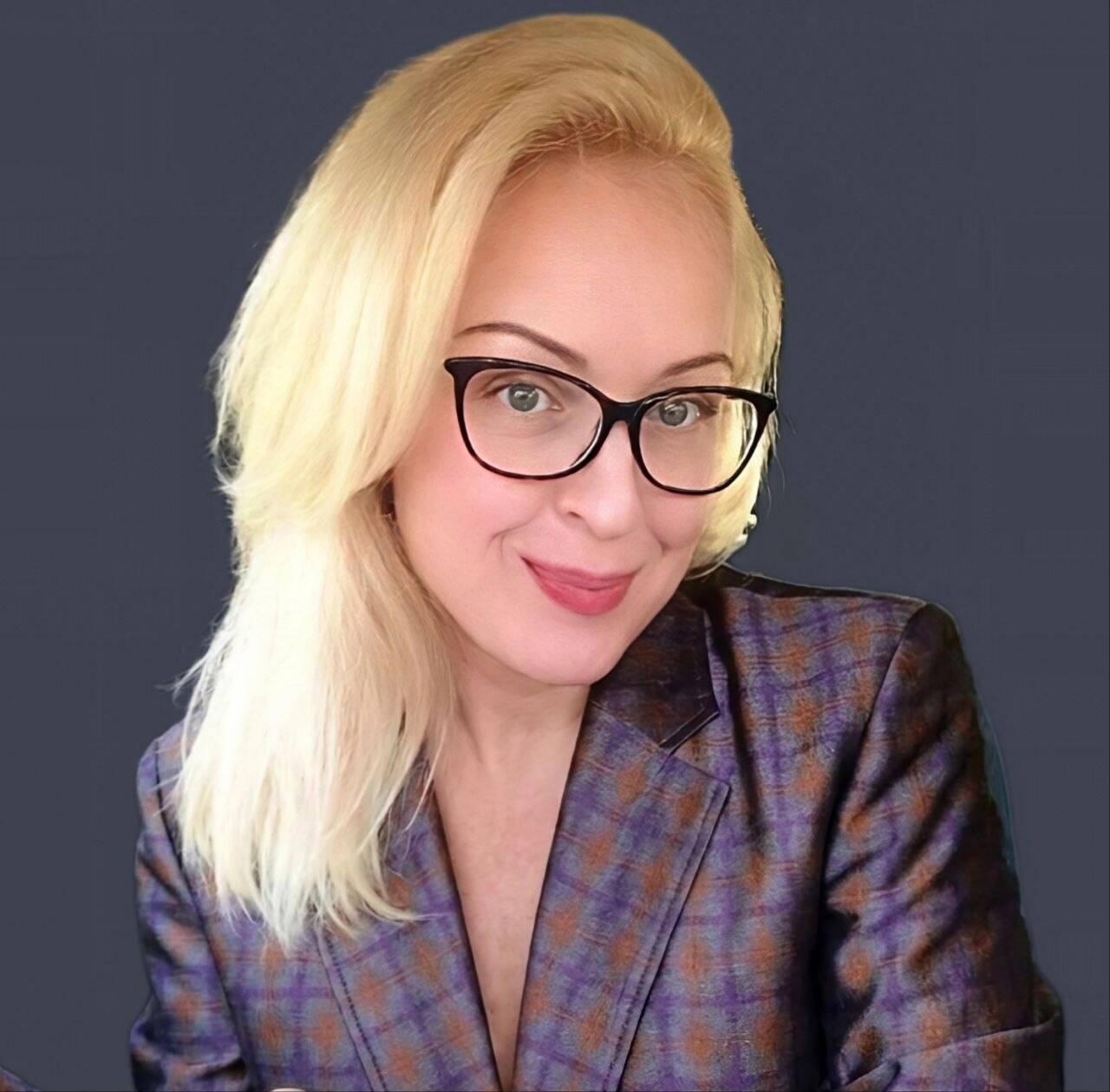 Nataly O. - Financial Analyst