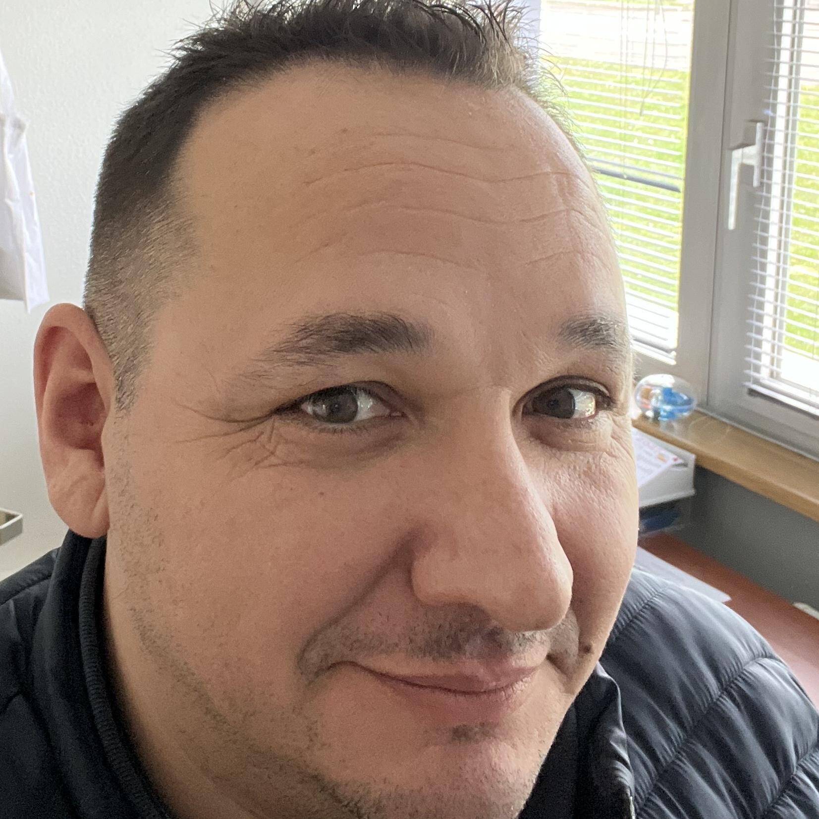 Alban Bosquet - Rédaction technique, relation client et support