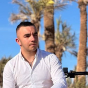 Hugo Cazeaux - Social Media Manager & Spécialiste TikTok
