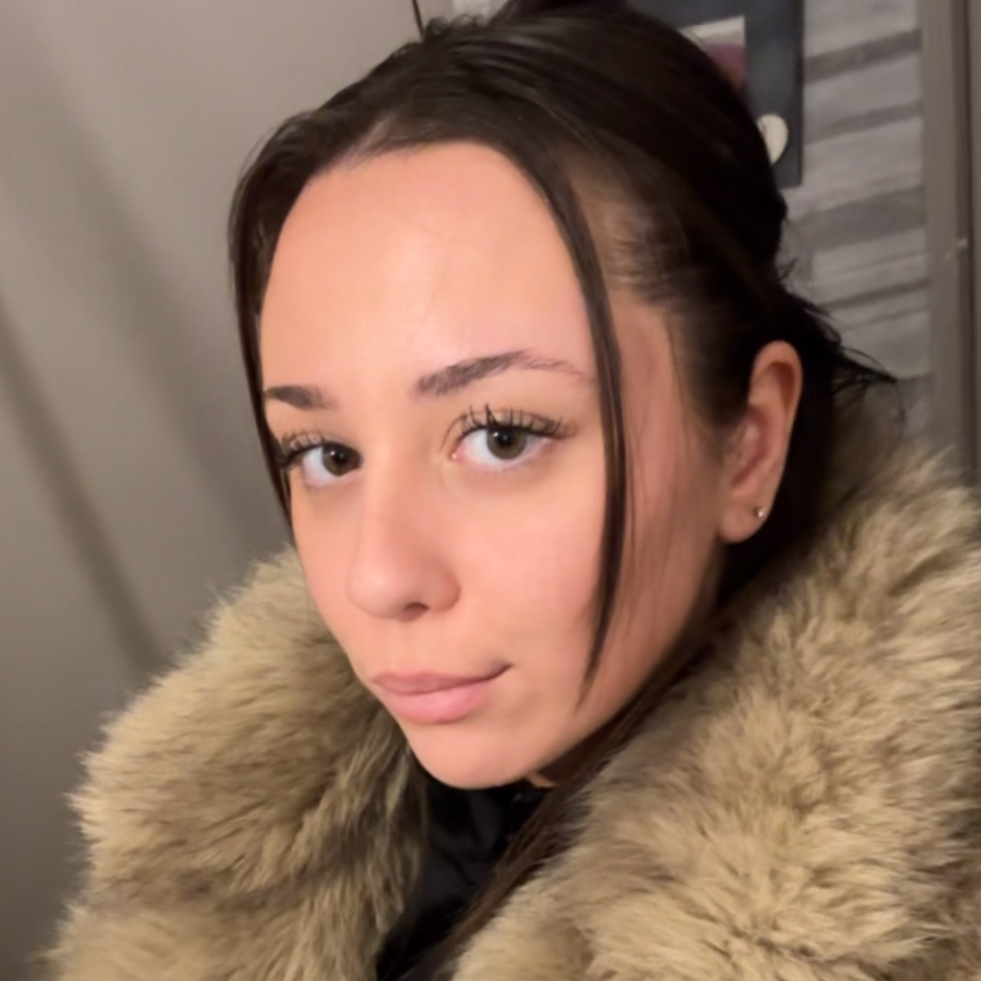 Louann Jove - Comunity manager