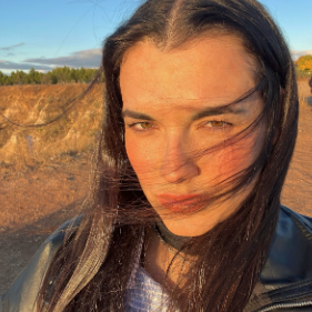 Claudia Vélez - creative director