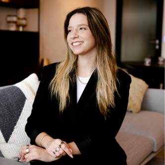 Margaux J. - Marketing Hôtelier | Visibilité & Résa Directes