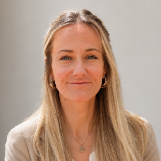 Montse Pinel - Diseñadora gráfica y creadora de contenido