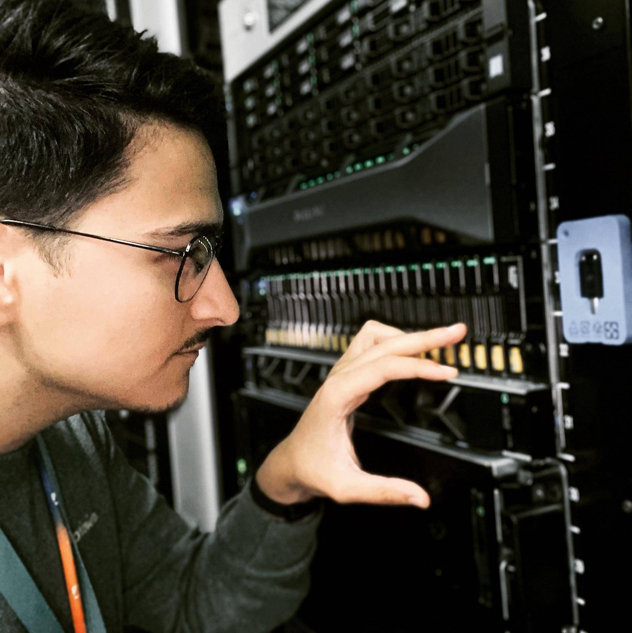 Dilhan Ulutas - Senior Full Stack developer / DevOps / SysAdmin