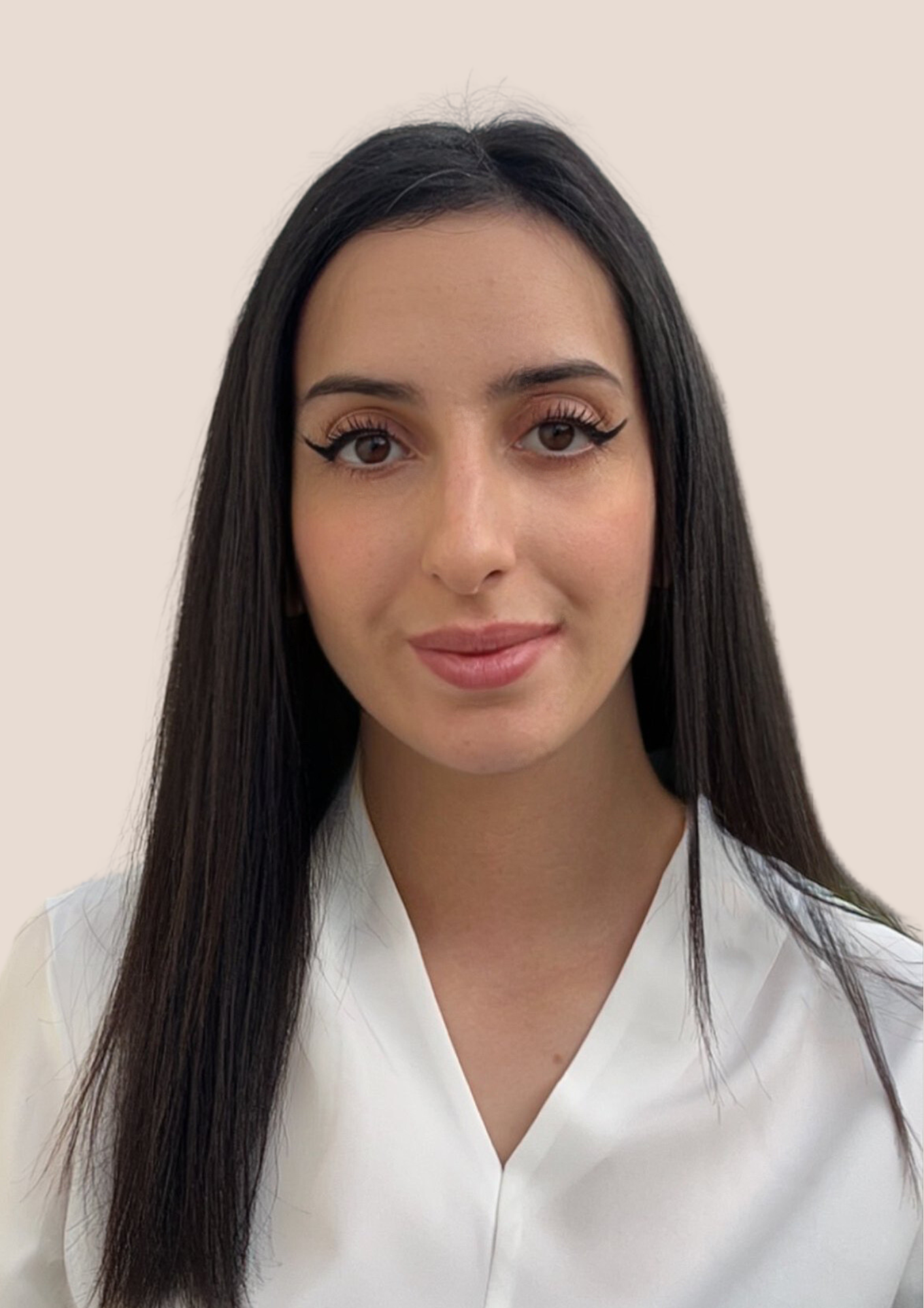 Mouna T. - Experte en Marketing et Web Design