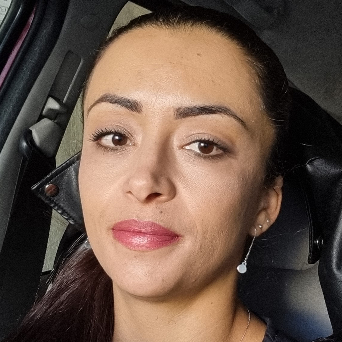 Mouna S. - Business Analyst
