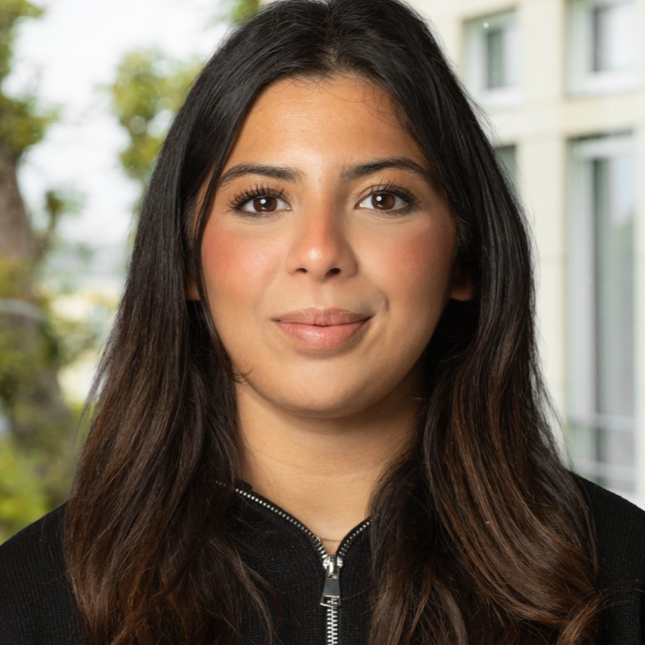 Kenza Mammeri - Développement commercial, comm et marketing