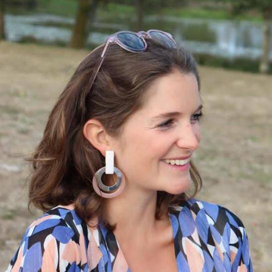 Pauline L. - Directrice Administrative & Financière // CFO