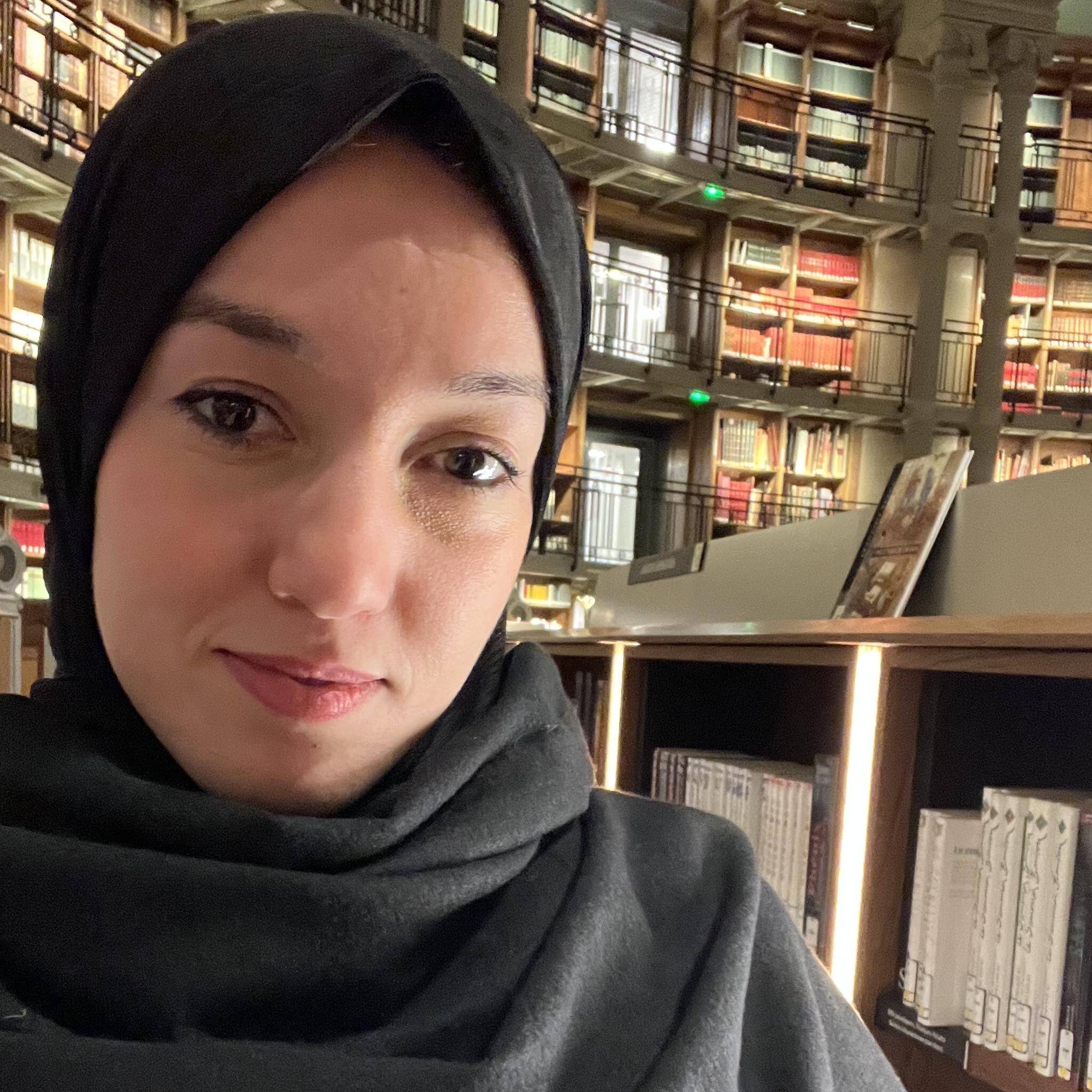 Nabila Chaker - Conceptrice pédagogique et professeure d’anglais