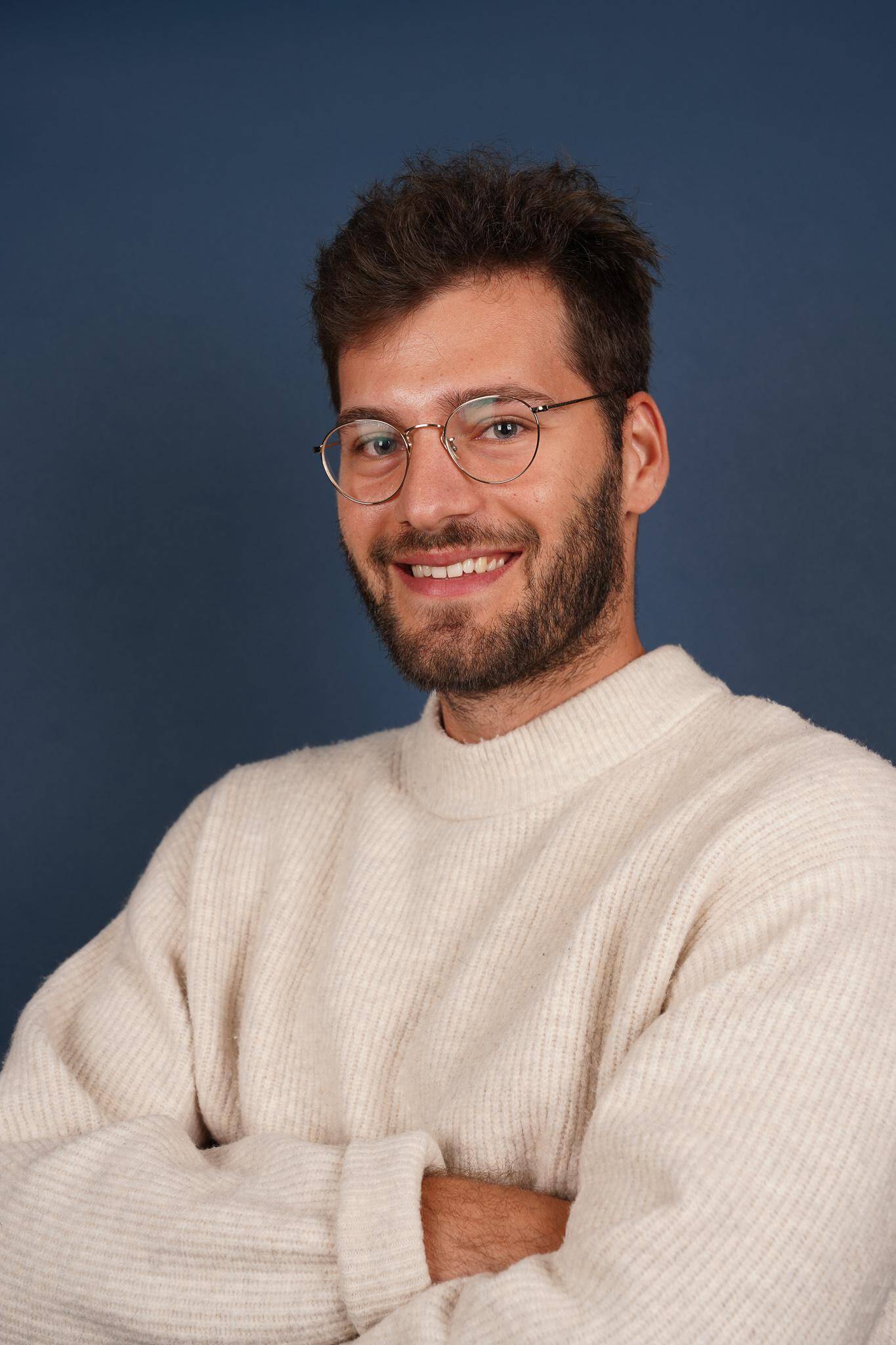 Yan F. - Senior Communication & Change Consultant