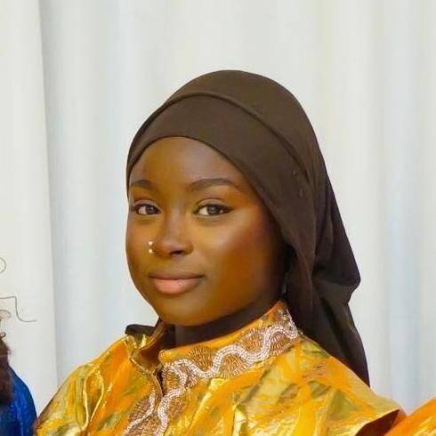 Aïcha  - Animatrice, employé polyvalent en restauration