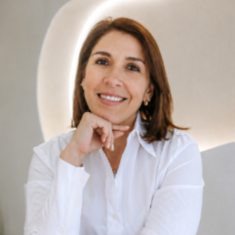 Danielle Salazar Clavijo - Crafting Brands | Inspiring Teams | Building Thriv