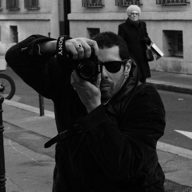 Karim Mouti - CHARGÉ DE COMMUNICATION | PHOTOGRAPHE