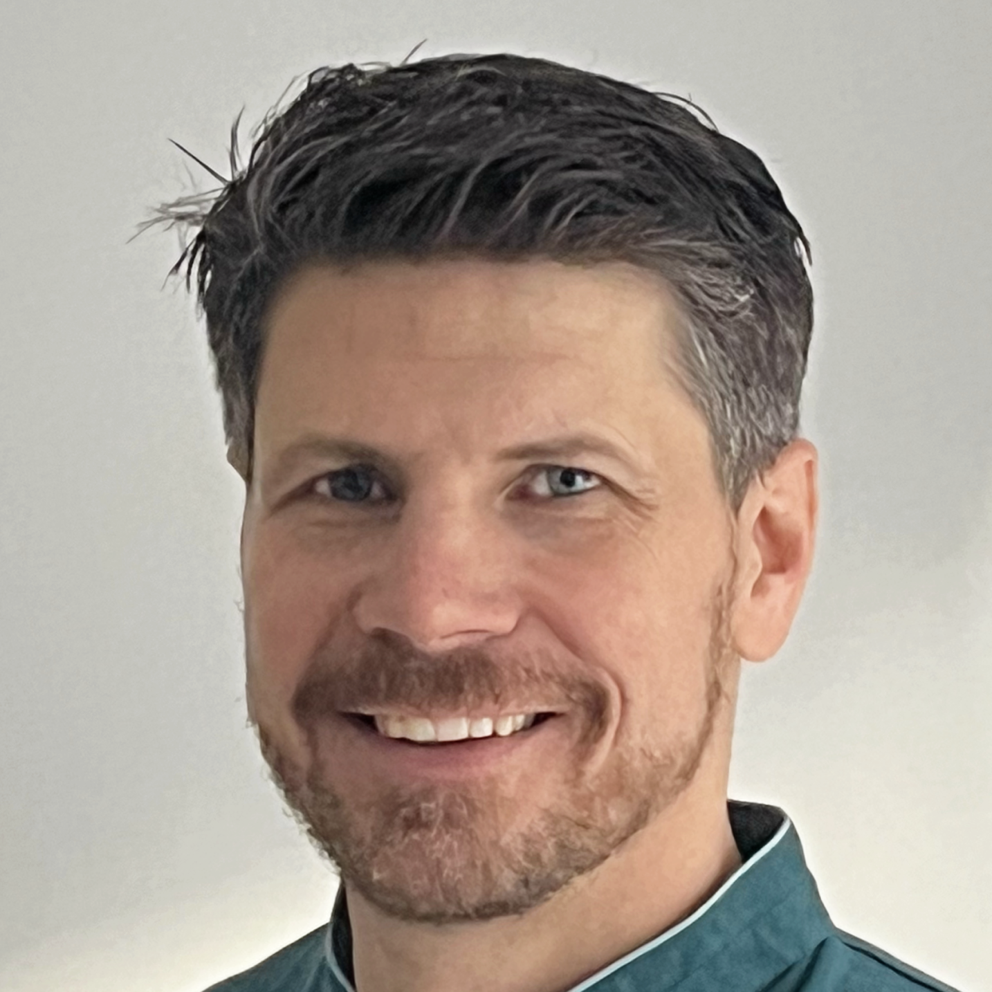 Jens R. - AI-First Builder · KI schnell einsetzen · Für Team