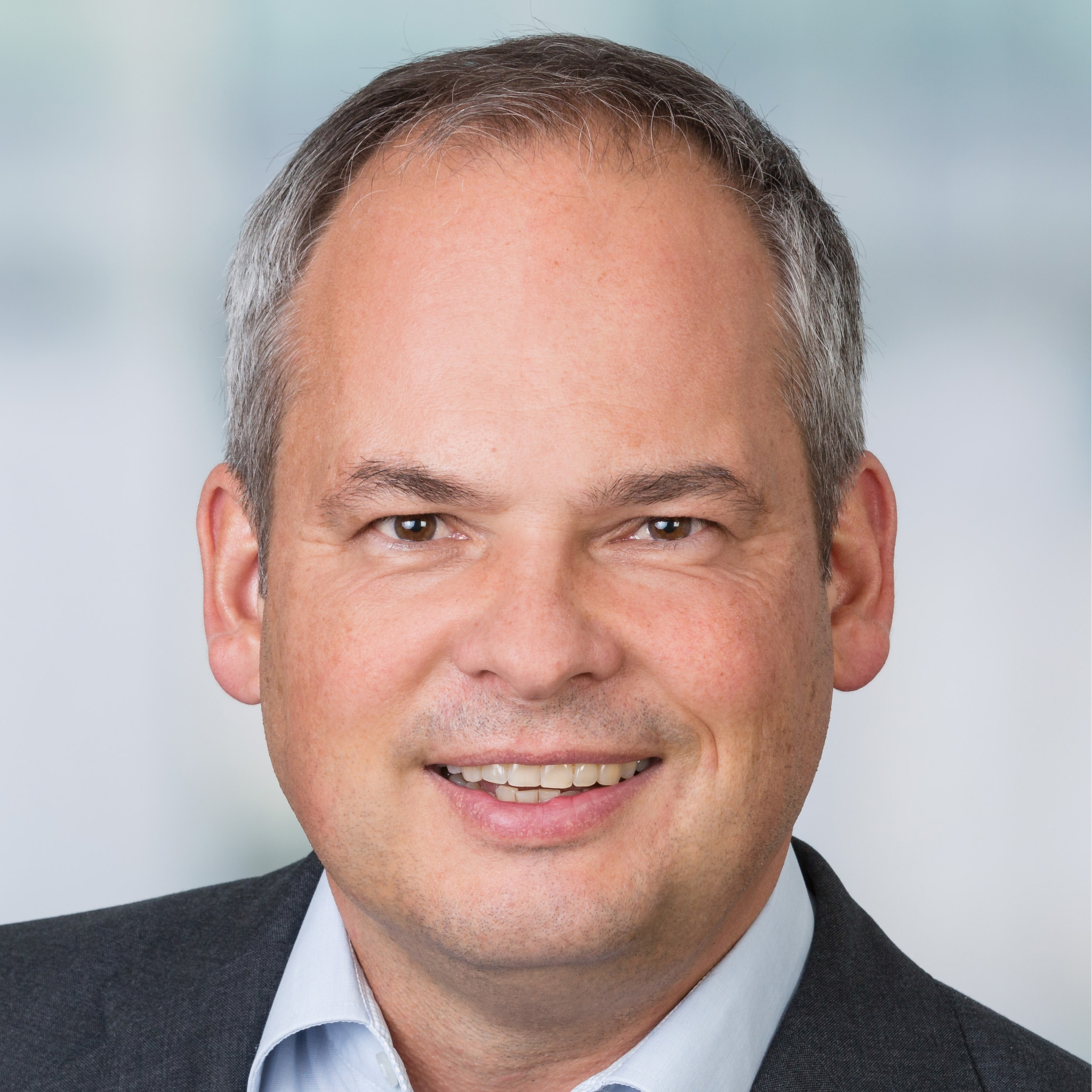 Alexander  - Chef de projet, gestionnaire intérimaire, AMOA senior