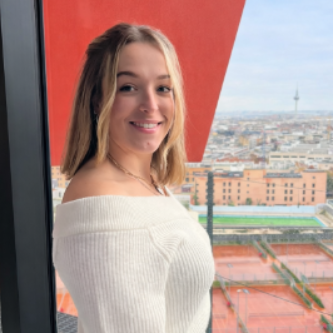 Cristina  - UX/UI Product Designer & Digital Strategist