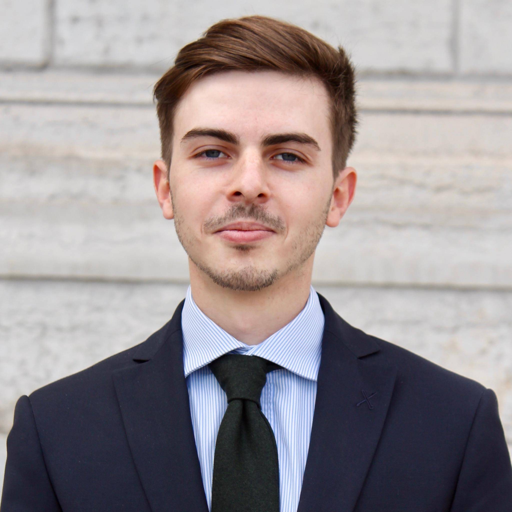 Romain  - Jurist | Corporate Law | Contracts