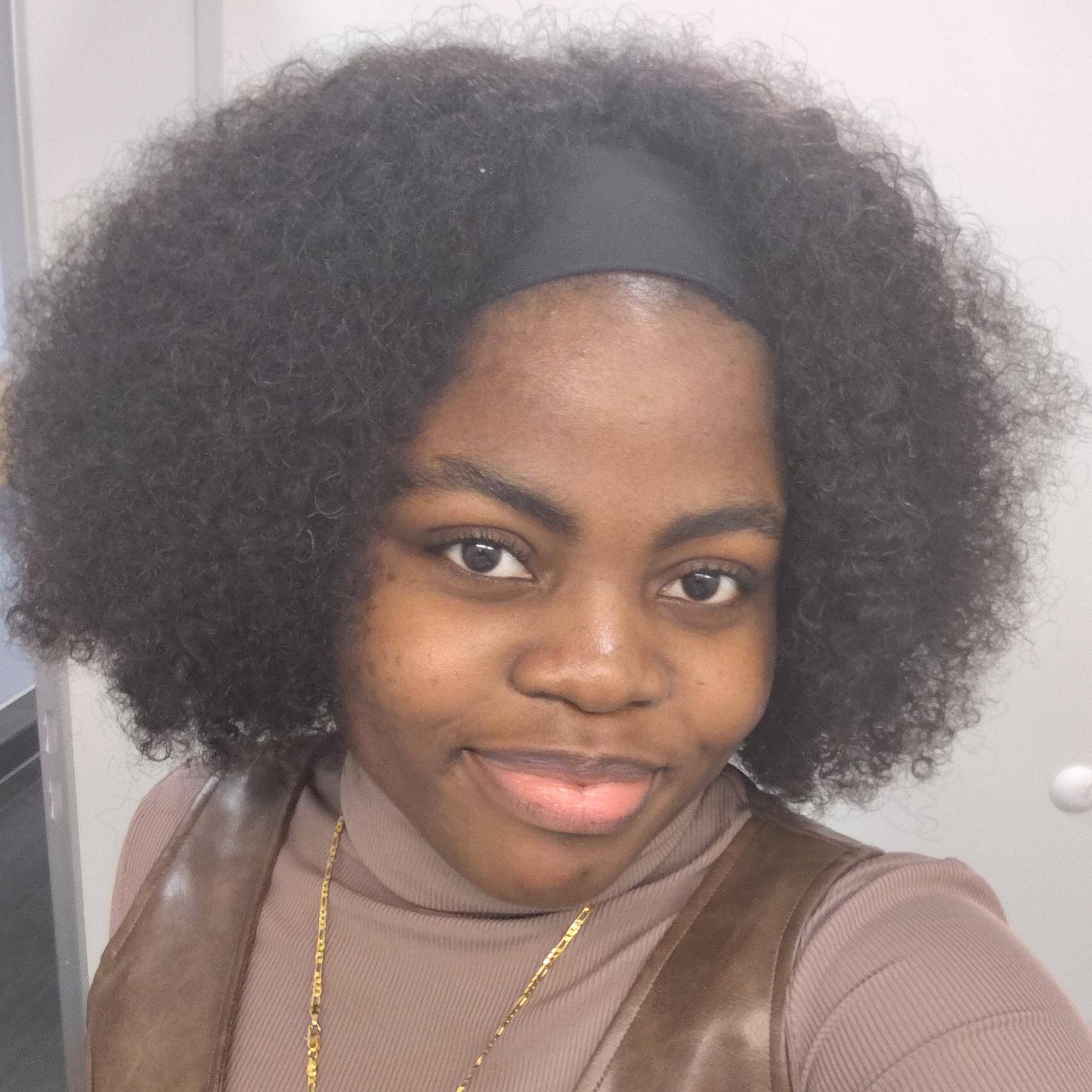 Jennifer  - Assistante virtuelle et créatrice de contenu freel