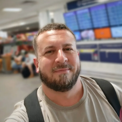 Cristóbal López - Postproductor de Audio y Locutor Publicitario
