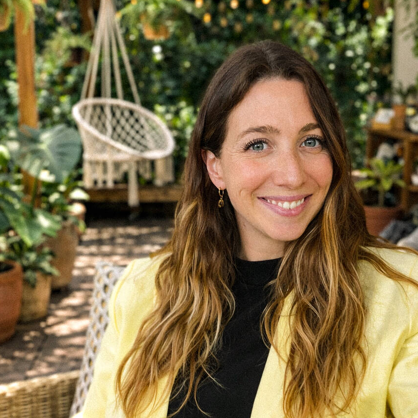 Marie  - Graphic Designer & Web Designer