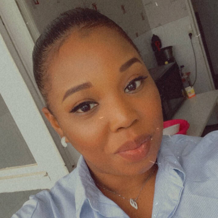 Hawa Sall - Assistant logistique & service client 