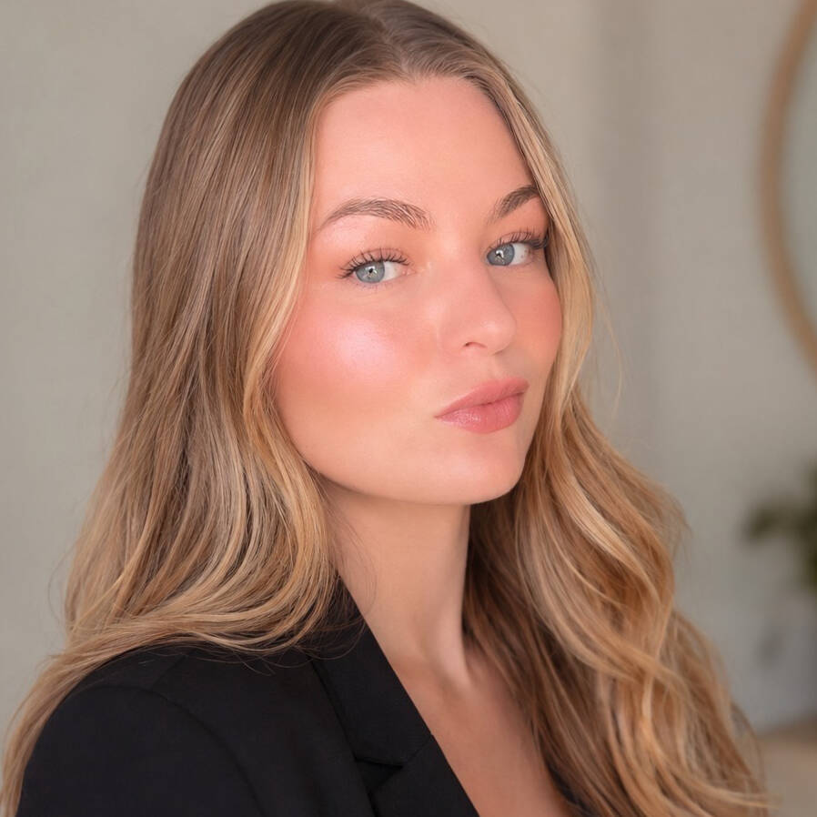 Alys Desesquelles - Make up artist