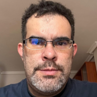 Carlos O. - Ingeniero de infraestructura TI