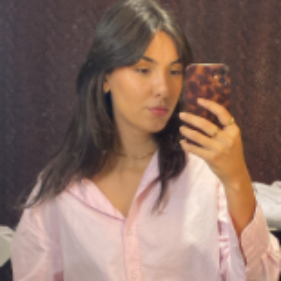 Thais Rezende - Marketing consultant