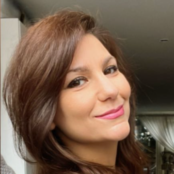 Lara  - Senior Project Manager