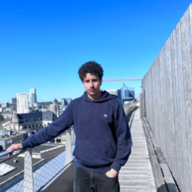 Salah Azzouz - Articles de blog SEO avec IA, Descriptions produit