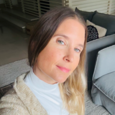 Maria De La Paz Sarmiento - Senior Executive Recruiter